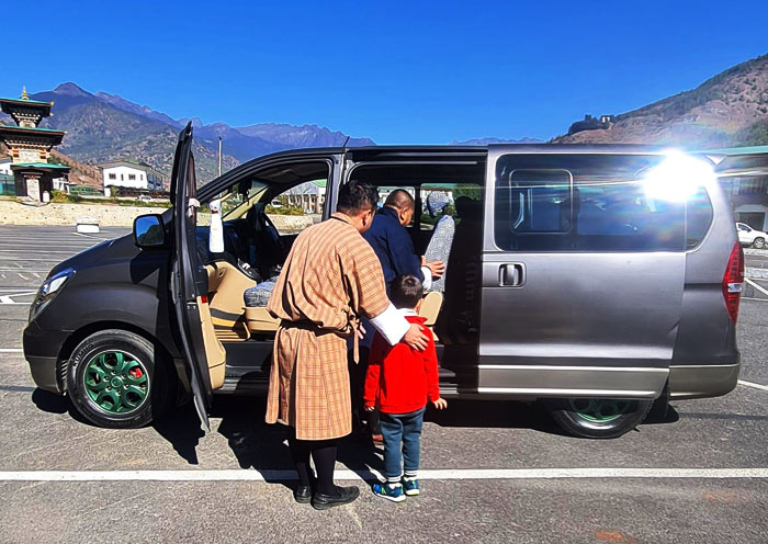 Bhutan Group Tour & Comfortable Vehicle