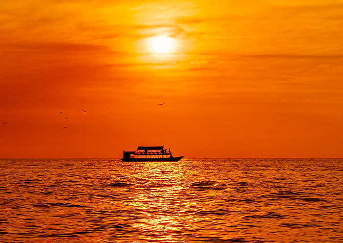 Watch the beautiful sunset on Tonle Sap Lake 