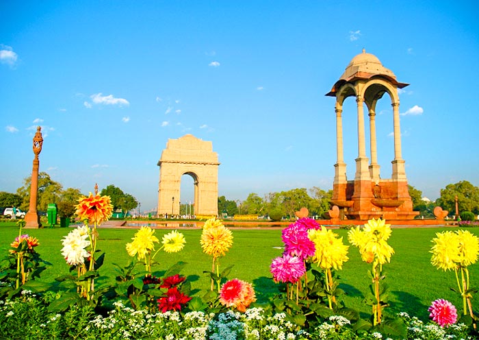 India Gate provides a serene and picturesque environment