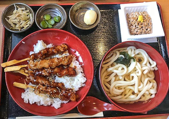 Richly Appointed Japanese Bento Box Richly Appointed Japanese Bento Box