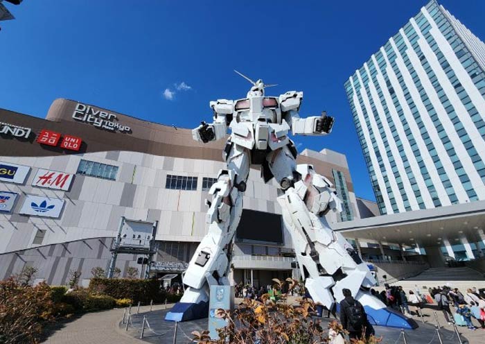 The huge Gundam sculpture in Odaiba, Tokyo