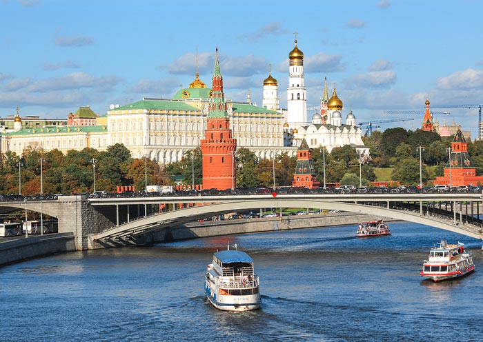 Enjoy a cruise to explore Moscow