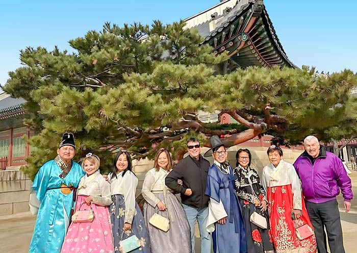 Visit Gyeongbokgung Palace in Traditional Korean Dress