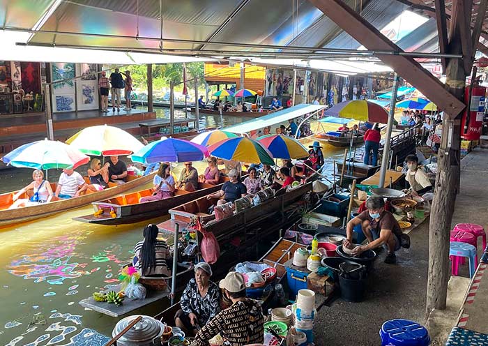 Damnoen Saduak Floating Market