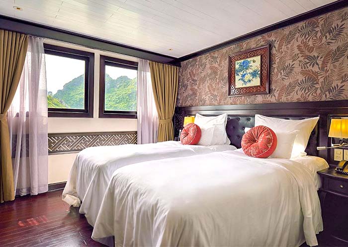 Overnight on the cruise while visit Halong Bay