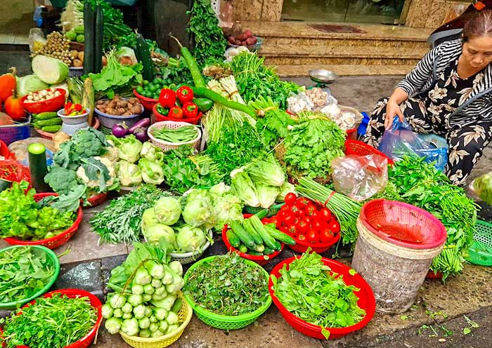 Selling vegetable scene in Hanoi Old quarter