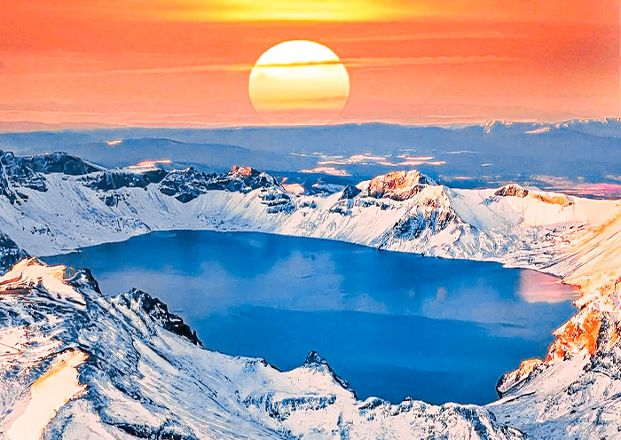 Heavenly Lake on Changbai Mountain Heavenly Lake on Changbai Mountain