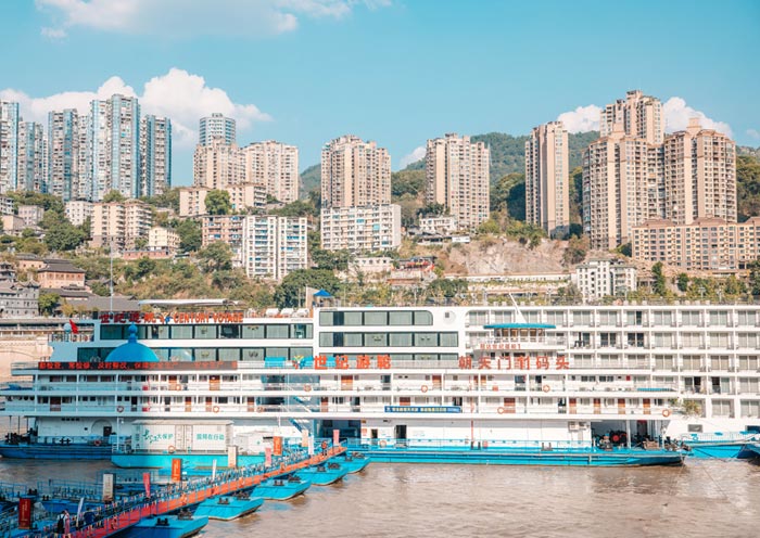 Cruise at the Chaotianmen Port