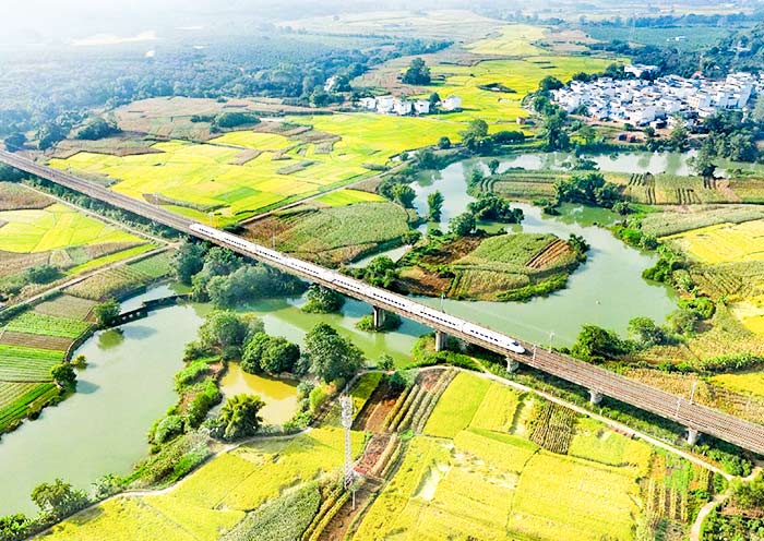 Stunning Views Along China's High-Speed Train Routes