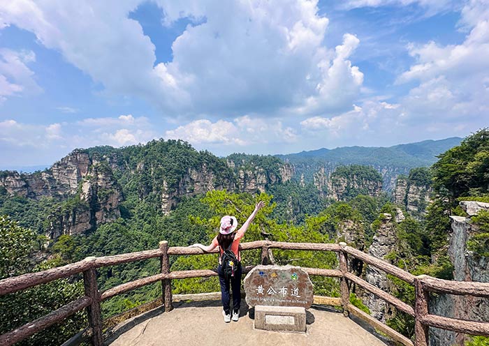 Huangshizhai Observation Deck in Zhangjiajie