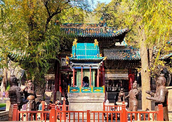 Iron figures at Jinrentai, Jinci Temple