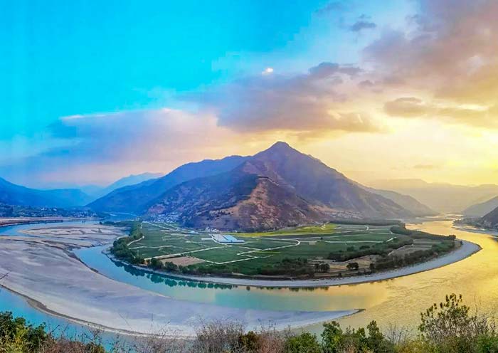 First Bend of Yangtze River
