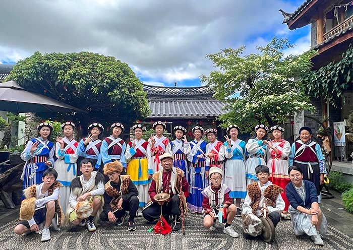 Naxi Family Visit with Local Naxi Costumes Naxi Family Visit with Local Naxi Costumes