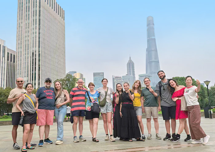 Tour Shanghai with AOT Tour Shanghai with AOT