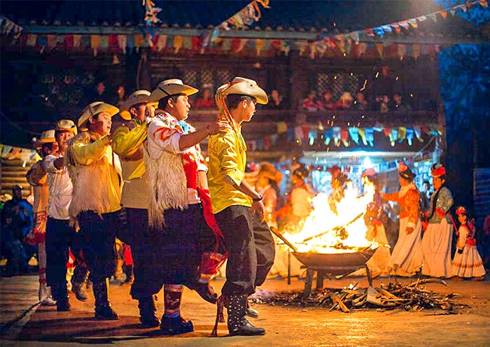 Visit a local Tibetan family in Shangri-La