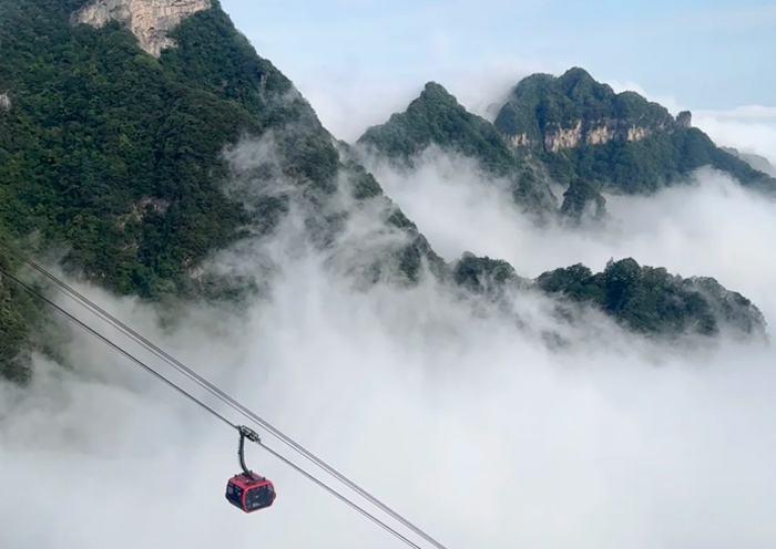 Zhangjiajie Tianmen Mountain in the Fog Zhangjiajie Tianmen Mountain in the Fog