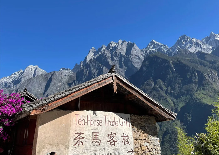 Tea Horse Guesthouse Along Tiger Leaping Gorge Hike