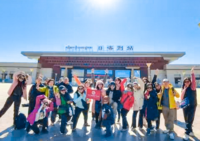 Our Guests at Shigatse Staion