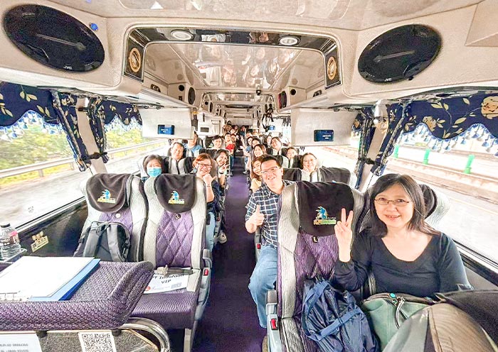 Taiwan Group Tours & Comfortable Vehicle Taiwan Group Tour & Comfortable Vehicle