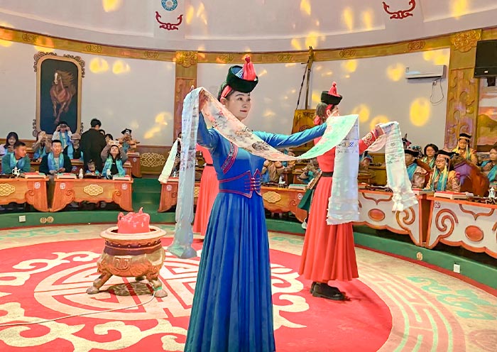 Mongolian Hada for welcome, Zhama Banquet of Xilamuren Mongolian Hada for welcome, Zhama Banquet of Xilamuren