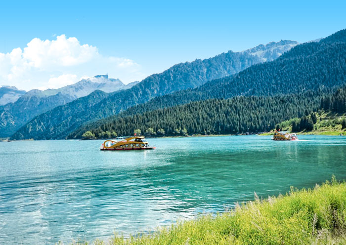 Boating to Admire Heavenly Lake of Tianshan