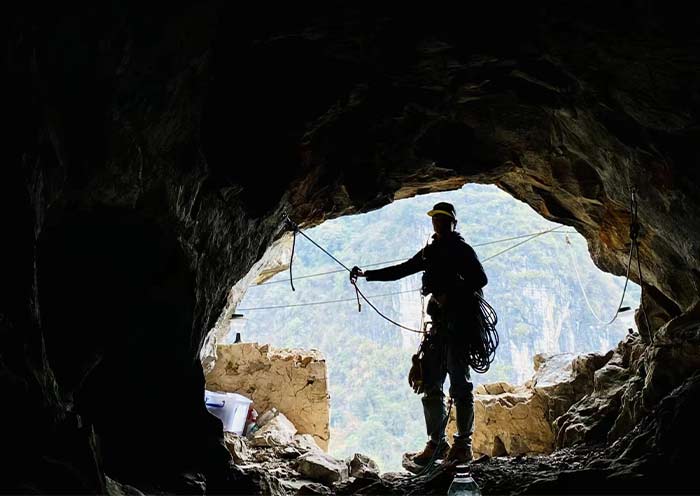  Cave Exploration in Yangshuo 