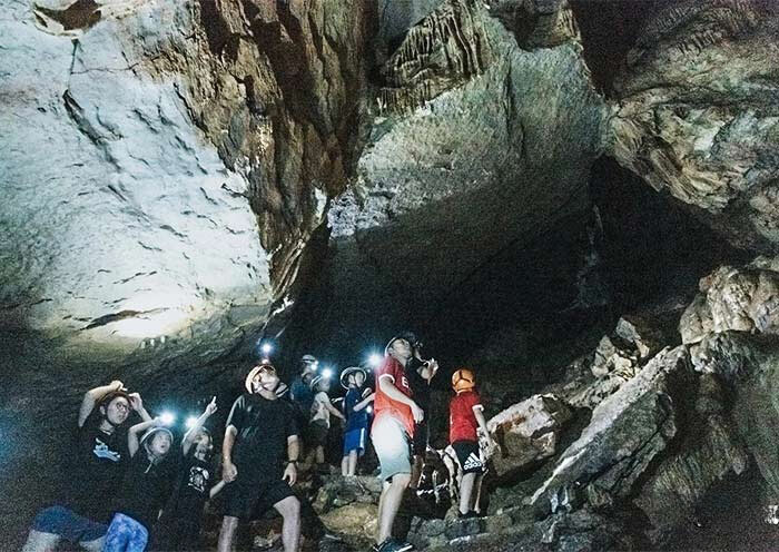  Cave Exploration in Yangshuo 