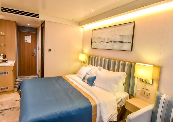 Yangtze 3 Deluxe King Bed Room