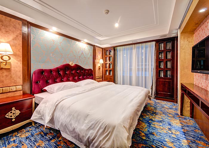 Yangtze Gold 8 Executive Suite
