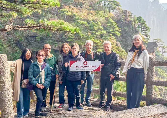 Cloud-Dispelling Pavilion, Mt.Huangshan Cloud-Dispelling Pavilion, Mt.Huangshan
