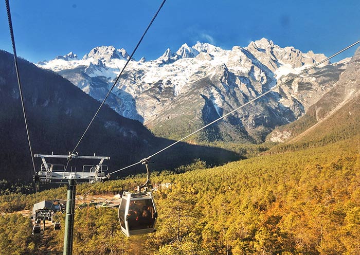 Cable car to Yulong Snow Mountain Glacier Park