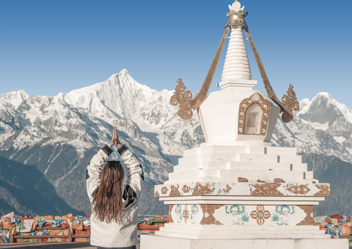 Meili Snow Mountain is a sacred mountain of Tibetan Buddhism