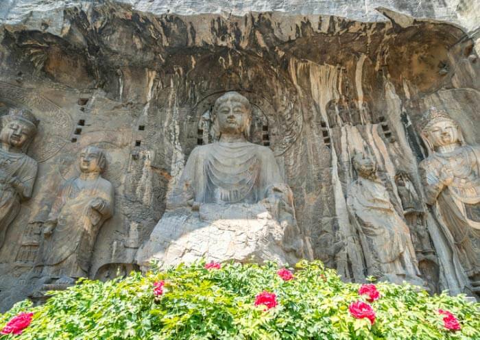 Visit Luoyang Longmen Grottoes in Spring