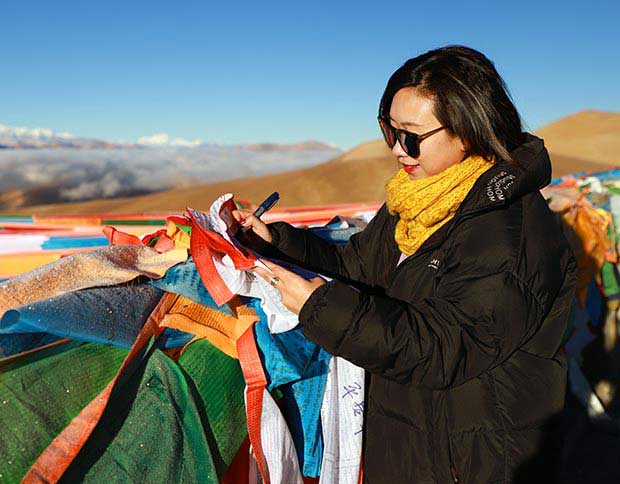 Tibet Group Tour & Authentic Local Flavors Tibet Group Tour & Authentic Local Flavors