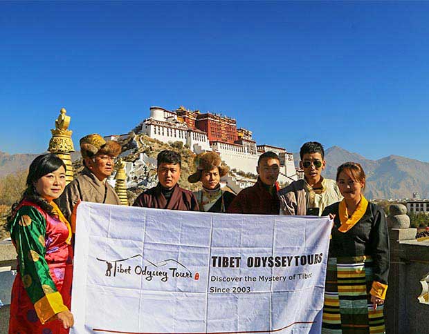 Tibet Group Tour & Knowledgeable Local Guides Tibet Group Tour & Knowledgeable Local Guides