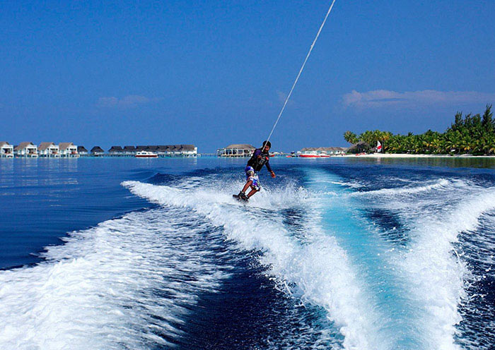 Kitesurfing