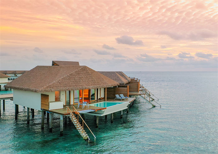 Cinnamon Velifushi Maldives Water Suite with Pool
