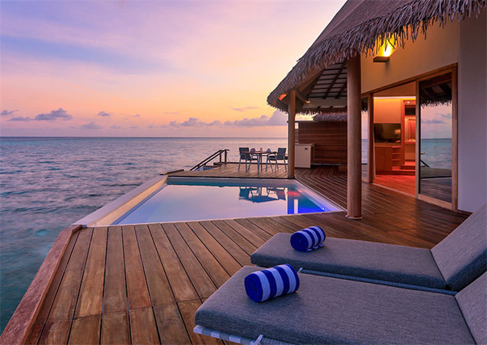 Cinnamon Velifushi Maldives Water Suite with Pool