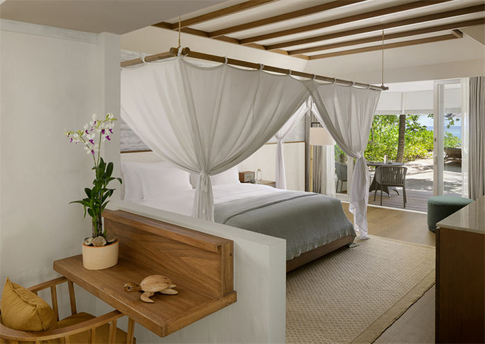 Six Senses Kanuhura Beach Villa
