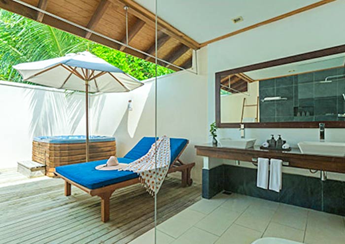 Jacuzzi Beach Villa